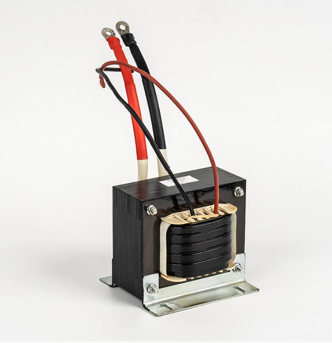 Anong mga industriya o kagamitan ang angkop para sa mga inverter transpormer?